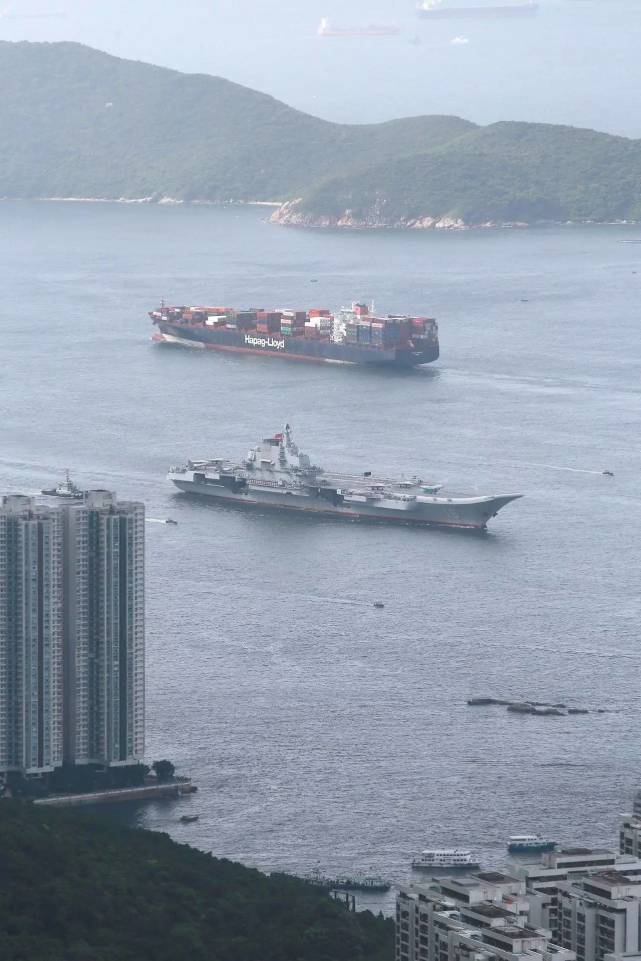 港澳市民登舰，共感祖国强大力量