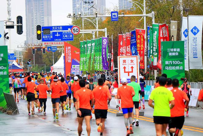 流氓兔赛道狂欢，别开生面的马拉松入侵盛宴