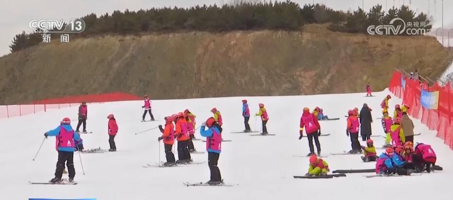 多地冬季旅游活动丰富，冰雪经济持续繁荣