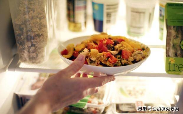 剩余食物的冷藏与正确处理，确保食品安全的关键步骤