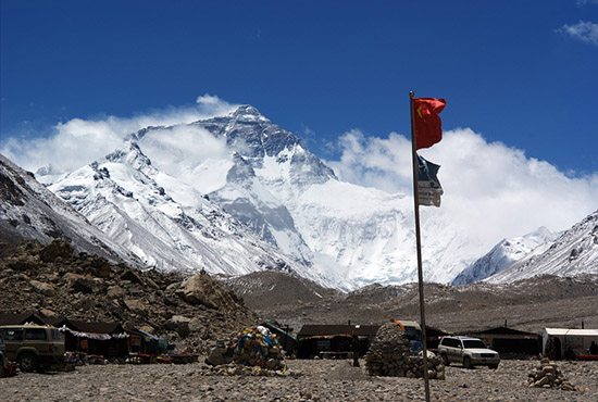 珠峰景区旅游繁荣背后的挑战与机遇，游客突破50万人次