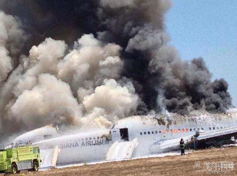 韩国航空惊魂，客机冲撞爆炸视频曝光