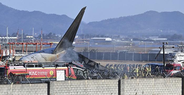 韩国客机着陆撞墙起火事件深度剖析