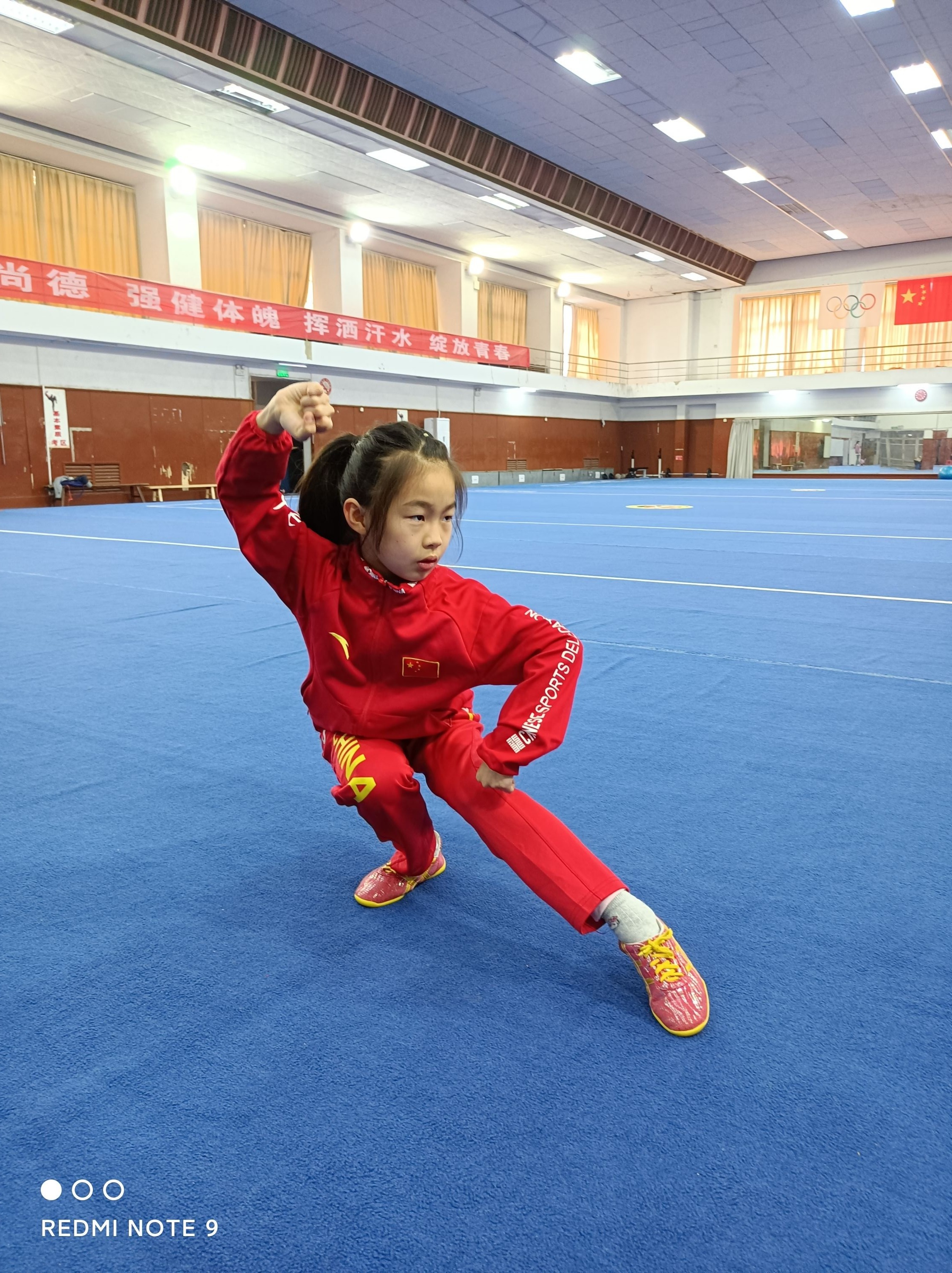 板凳舞者，八岁女孩的武术之梦