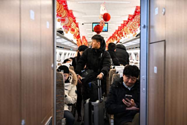 春运盛况，车票发售超七千五百万张，铁路部门积极应对民众期待