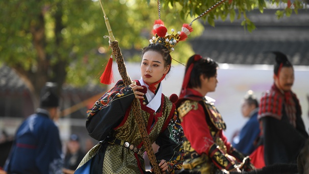 华夏文化魅力绽放，春节传统服饰秀盛典