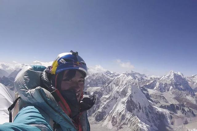 知名博主雪山飞跃挑战极限遭遇失联事件，对安全与冒险的反思