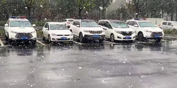 合肥降雪引发高速入口封闭，交通状况紧张预警