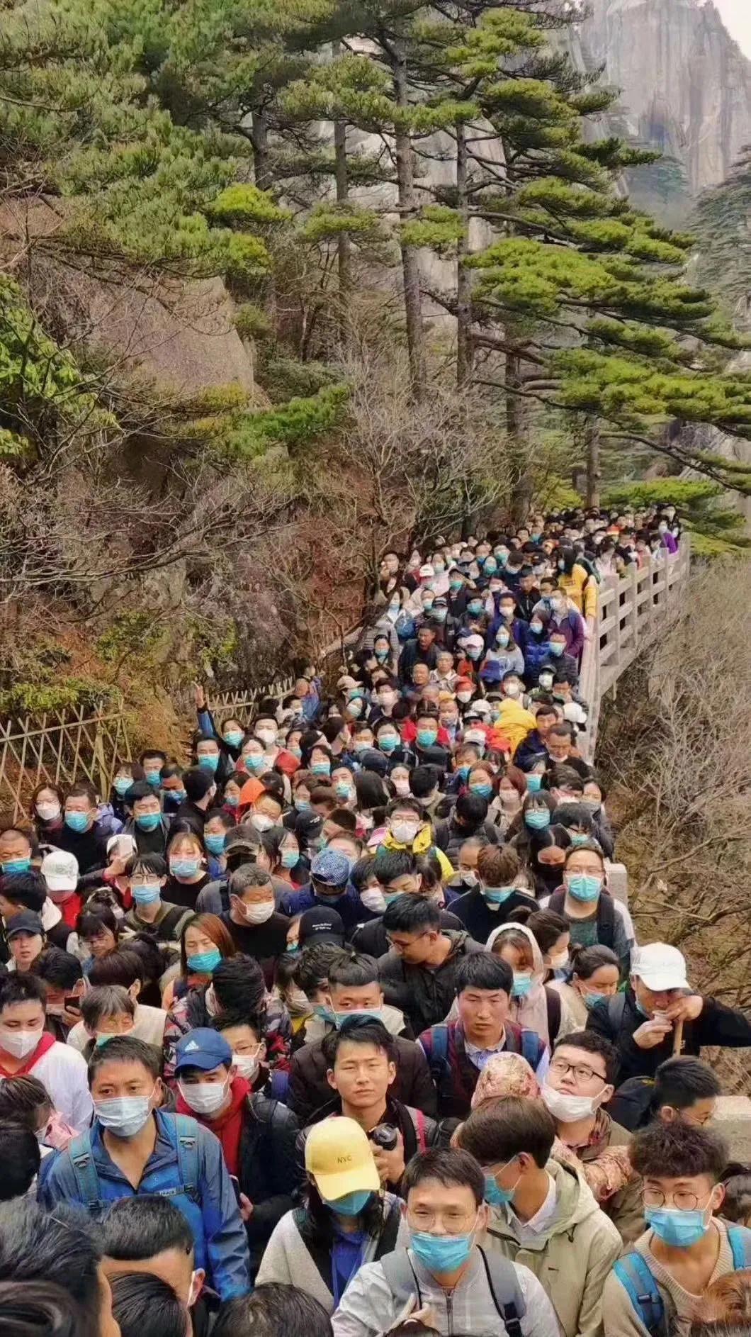 旅游热潮背后的现象，多地景区拥挤爆棚与深度思考